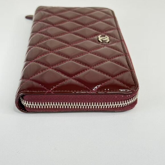 Chanel Burgundy Patent Leather Wallet with Classic Quilted Design - Picture 5 of 11